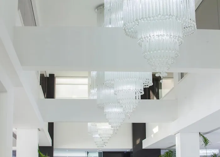 King Evelthon Beach Hotel & Resort