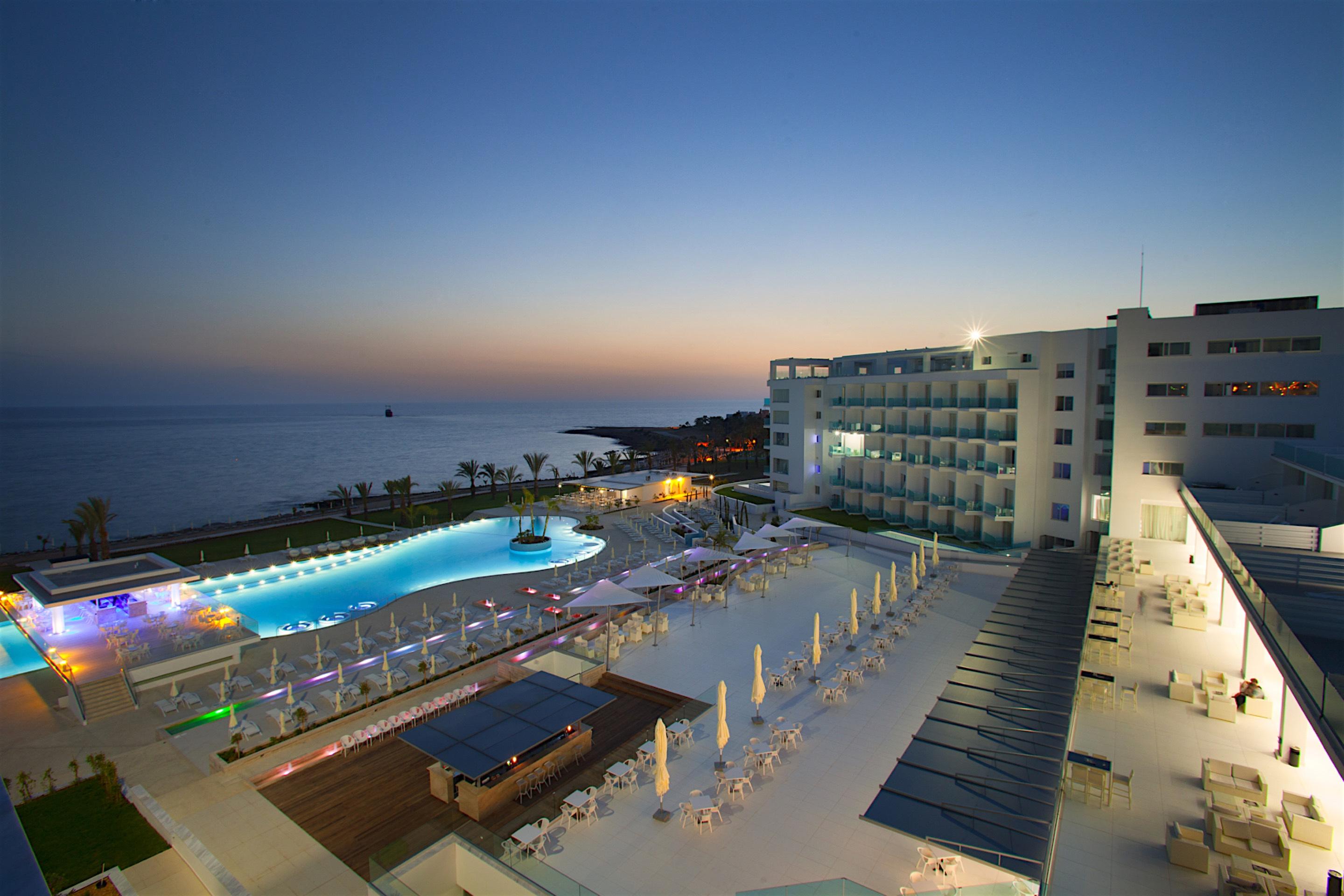 King Evelthon & Station touristique Klorakas